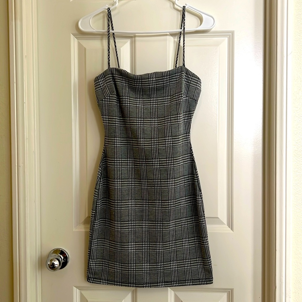 Windsor Black and White Sheath Mini Dress Spaghetti Strap